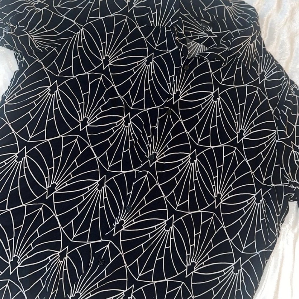 Express Monochrome Geometric Pattern Shirt